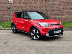 Red Used 2016 Kia Soul SUV | £5,895 (A bit pricey)