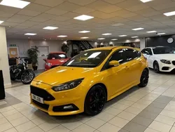Tangerine scream Used 2017 Ford Focus ST Hatchback | £14,295 (Fair price)