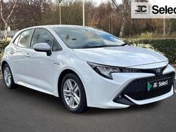 White Used 2021 Toyota Corolla Hatchback | £16,300 (Good price)