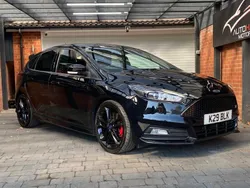 Black Used 2016 Ford Focus ST Hatchback | £14,490 (Fair price)
