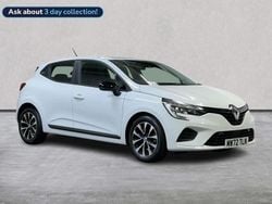 White Used 2023 Renault Clio V Evolution Hatchback | £13,449 (Good price)