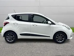 White Used 2018 Hyundai i10 Premium Hatchback | £8,000 (Fair price)