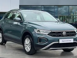Petrol blue metallic Used 2024 VW T-Roc Life SUV | £22,074 (Fair price)