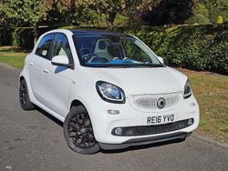 White Used 2016 Smart ForFour Premium Hatchback | £4,590 (A bit pricey)