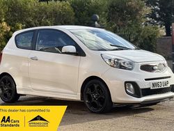 White Used 2014 Kia Picanto Hatchback | £3,990 (Fair price)
