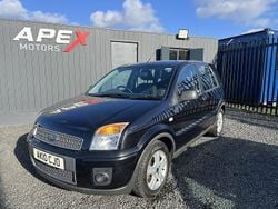 Black Used 2010 Ford Fusion Zetec Hatchback | £2,375 (Fair price)