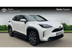 White Used 2022 Toyota Yaris Hybrid Design SUV | £19,999 (Fair price)