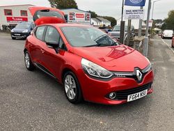Red Used 2014 Renault Clio IV Dynamique Hatchback | £4,495 (Fair price)
