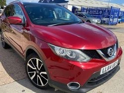 Red Used 2014 Nissan Qashqai Tekna SUV | £6,495 (Good price)
