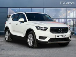 White Used 2022 Volvo XC40 Momentum SUV | £20,695 (Fair price)