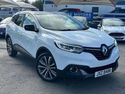 White Used 2016 Renault Kadjar Signature SUV | £7,599 (Fair price)