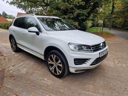 White Used 2017 VW Touareg R-line SUV | £16,950 (Super price)