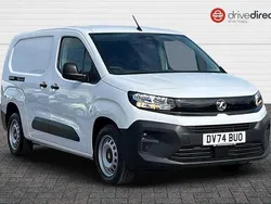 Solid polar white New 2024 Vauxhall Combo S MPV | £14,900 (Super price)