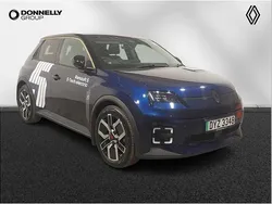 Midnight blue with bla New 2025 Renault R5 Komfort Hatchback | £23,985
