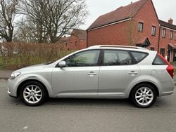 Silver Used 2010 Kia Ceed 2 Estate | £1,995 (Good price)