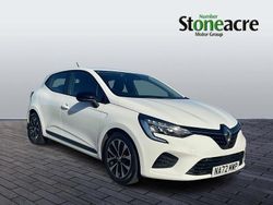 White Used 2023 Renault Clio V Evolution Hatchback | £13,336 (Fair price)