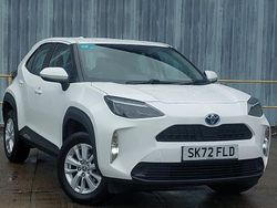 White Used 2022 Toyota Yaris Hybrid Estate | £17,498 (Good price)
