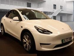 White Used 2022 Tesla Model Y Long Range AWD SUV | £22,790 (Fair price)
