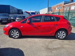Red Used 2014 Vauxhall Astra Design Edition Hatchback | £2,695 (Fair price)