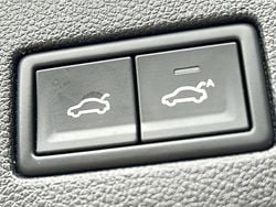 Black Used 2019 VW Touareg R-line SUV | £29,399 (Expensive)