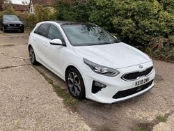 White Used 2018 Kia Ceed First Edition Hatchback | £12,295 (Fair price)