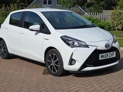 Pure white Used 2019 Toyota Yaris Hybrid Hatchback | £13,495 (Good price)