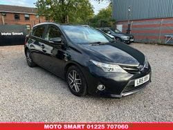 Black Used 2015 Toyota Auris Hybrid Hatchback | £8,495 (Fair price)