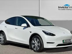 White Used 2022 Tesla Model Y Long Range AWD SUV | £26,500 (A bit pricey)