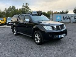 Black Used 2015 Nissan Navara Tekna Pickup | £5,295 (Fair price)