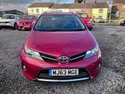 Red Used 2013 Toyota Auris Estate | £6,590 (Fair price)