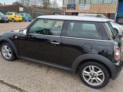 Black Used 2013 Mini Cooper Hatch Hatchback | £1,995 (Fair price)