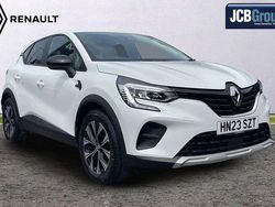 White Used 2023 Renault Captur Evolution SUV | £15,399 (Fair price)