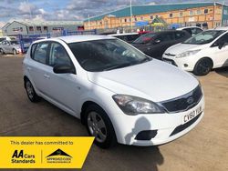 White Used 2010 Kia Ceed 4 Hatchback | £3,257 (Good price)