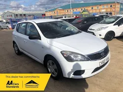 White Used 2010 Kia Ceed 4 Hatchback | £3,257 (Good price)