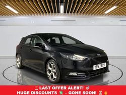 Black Used 2017 Ford Focus ST Hatchback | £13,399 (Fair price)