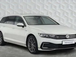White Used 2019 VW Passat Advance Estate | £14,199 (Fair price)
