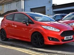 Red Used 2016 Ford Fiesta Zetec Hatchback | £5,900 (Fair price)