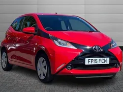 Red pop Used 2015 Toyota Aygo X-play Hatchback | £6,850 (Fair price)