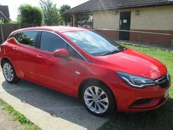 Red Used 2016 Vauxhall Astra Design Edition Hatchback | £5,791 (Fair price)