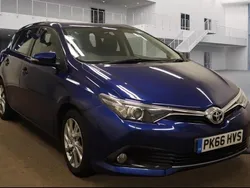 Blue Used 2016 Toyota Auris Business Edition Hatchback | £7,390 (Good price)