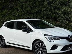 Solid glacier white Used 2022 Renault Clio V Evolution Hatchback | £13,640 (Good price)