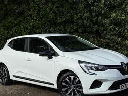 Solid glacier white Used 2022 Renault Clio V Evolution Hatchback | £13,864 (Good price)