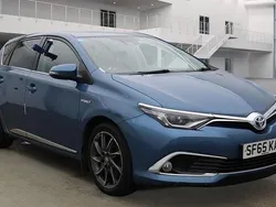 Blue Used 2015 Toyota Auris Hybrid Hatchback | £8,585 (Fair price)