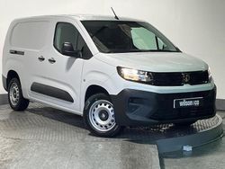 White New 2025 Vauxhall Combo S MPV | £17,995 (A bit pricey)