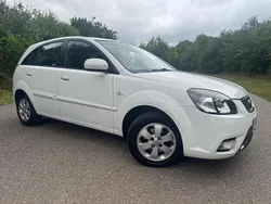 White Used 2011 Kia Rio Hatchback | £1,795 (Fair price)