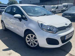 White Used 2014 Kia Rio Hatchback | £3,195 (Good price)