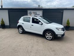 White Used 2015 Dacia Sandero Lauréate Hatchback | £5,295 (Fair price)