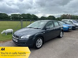 Grey Used 2005 Ford Focus Ghia Hatchback | £2,795 (Fair price)