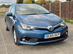 Blue Used 2016 Toyota Auris Hybrid Business Edition Hatchback | £9,500 (Good price)