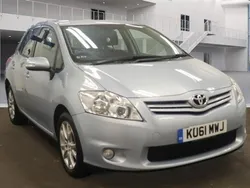 Blue Used 2011 Toyota Auris Hatchback | £4,699 (Fair price)